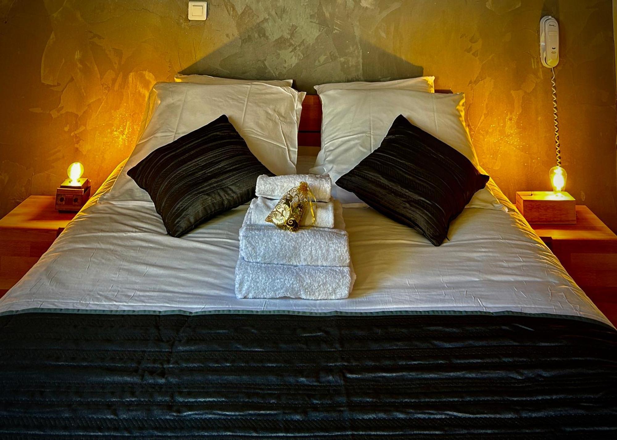 Logis Le Relais De La Voie Sacree Otel Issoncourt Dış mekan fotoğraf