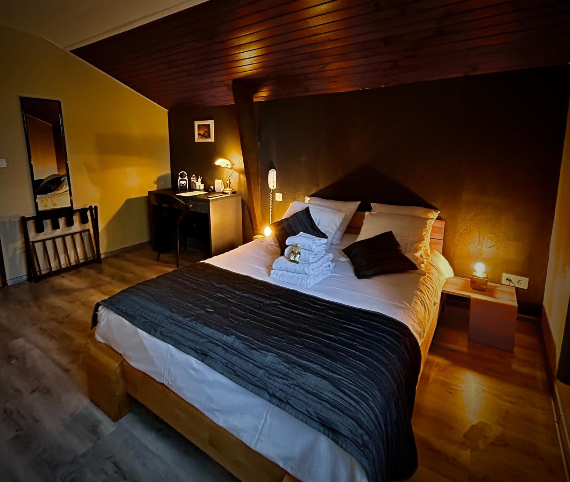 Logis Le Relais De La Voie Sacree Otel Issoncourt Dış mekan fotoğraf