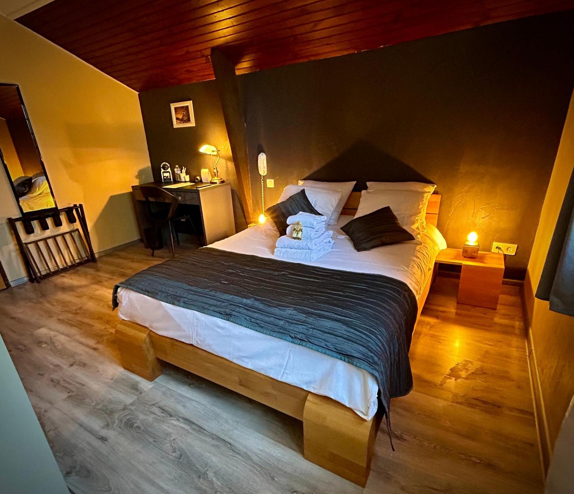 Logis Le Relais De La Voie Sacree Otel Issoncourt Dış mekan fotoğraf