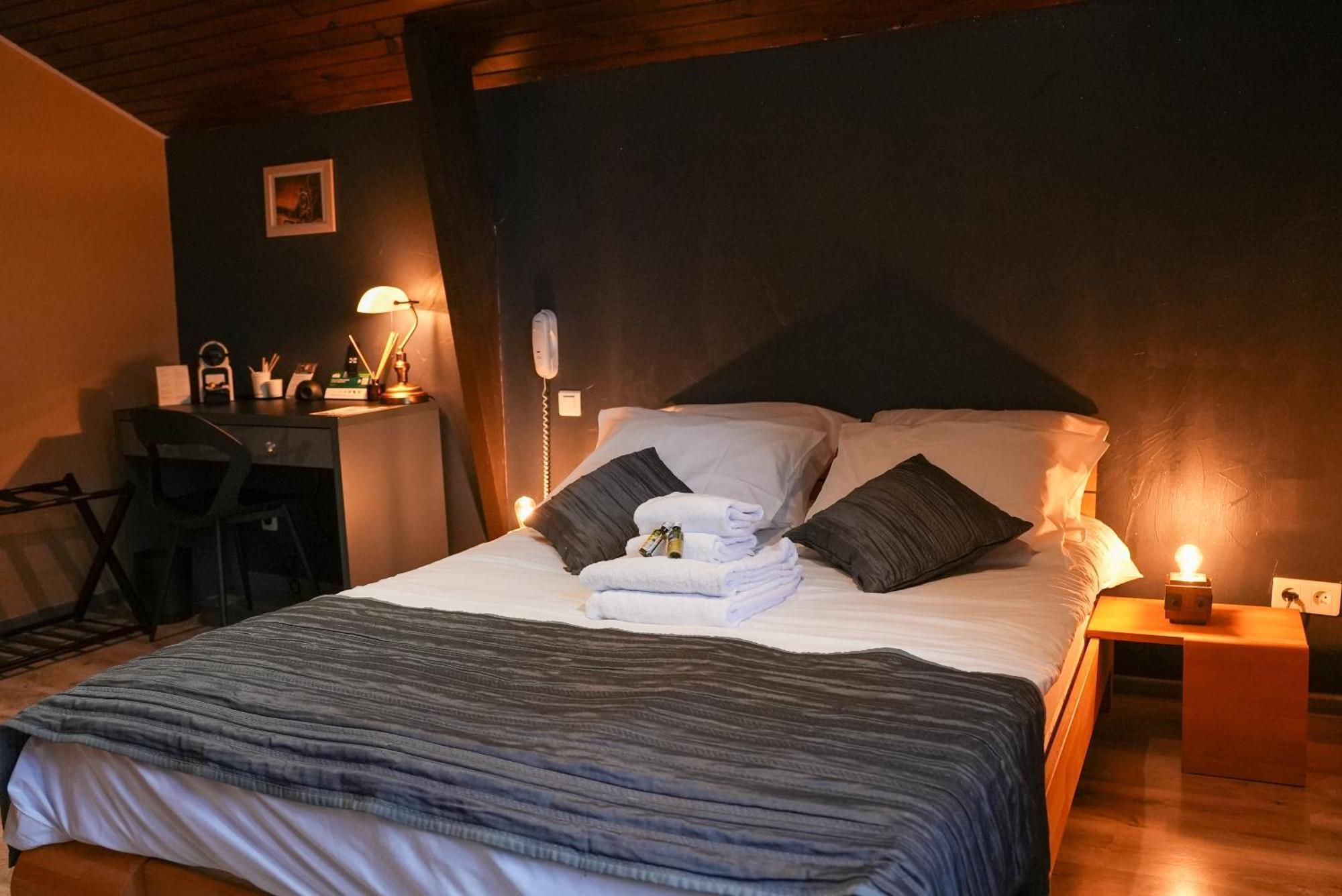 Logis Le Relais De La Voie Sacree Otel Issoncourt Dış mekan fotoğraf