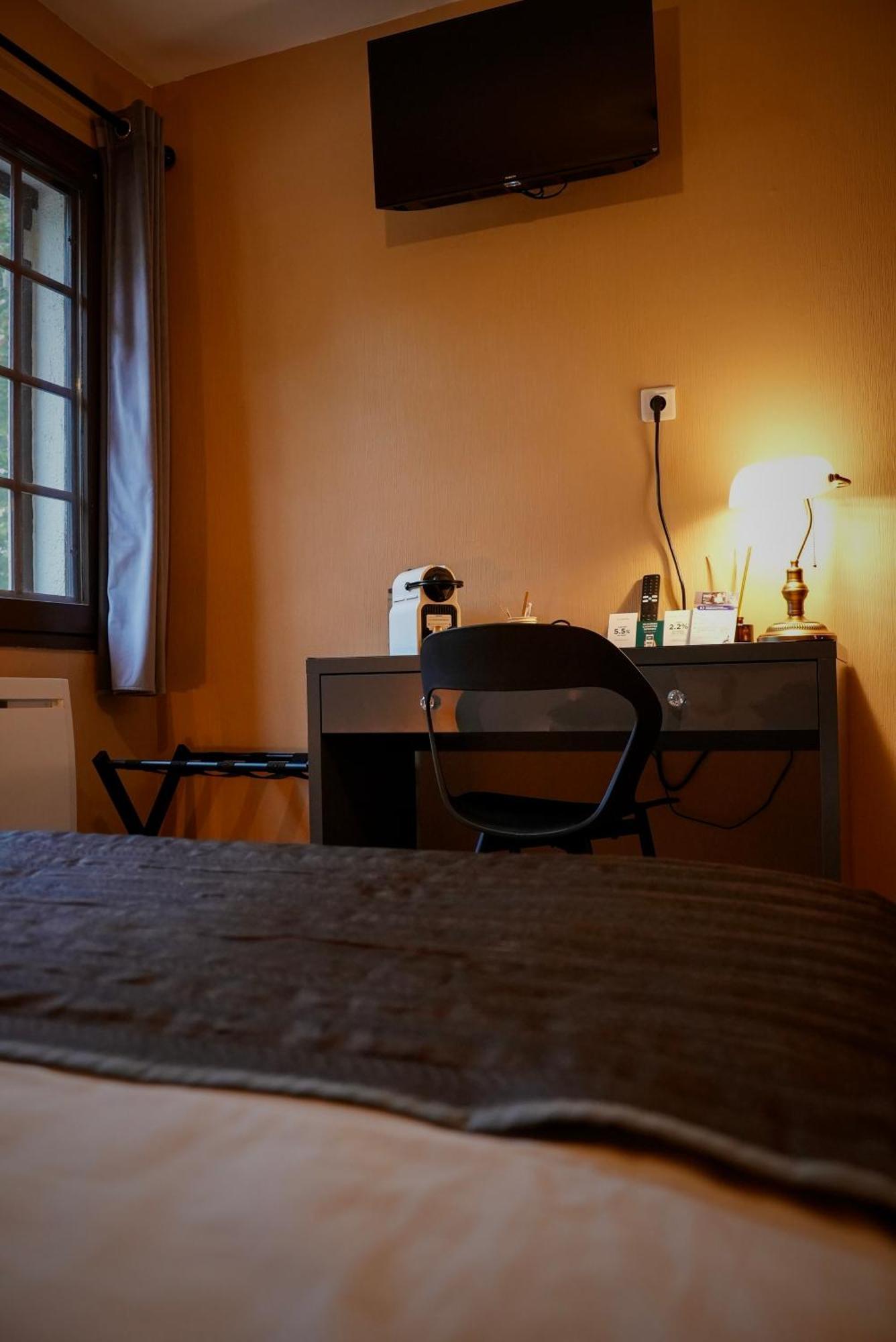 Logis Le Relais De La Voie Sacree Otel Issoncourt Dış mekan fotoğraf
